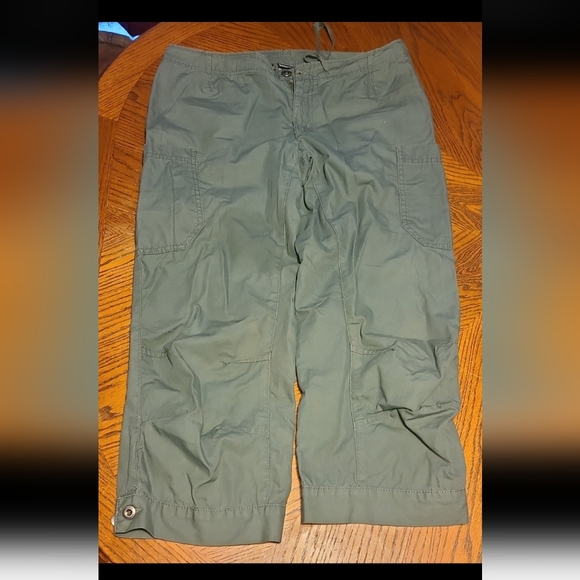 Patagonia Pants - Patagonia cargo capri pants